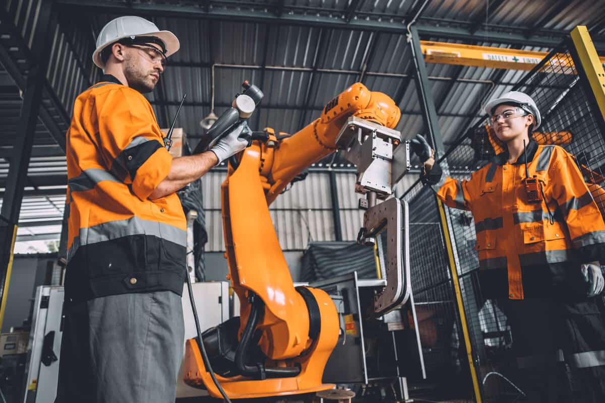 engineer-team-service-robot-welding-working-in-aut-JB4C97N.jpg
